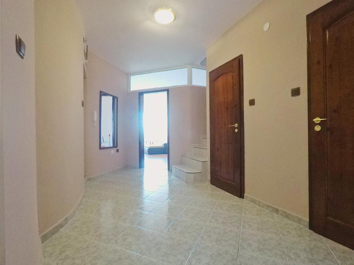 Spacious And Bright Maisonette Varna Center Exterior foto